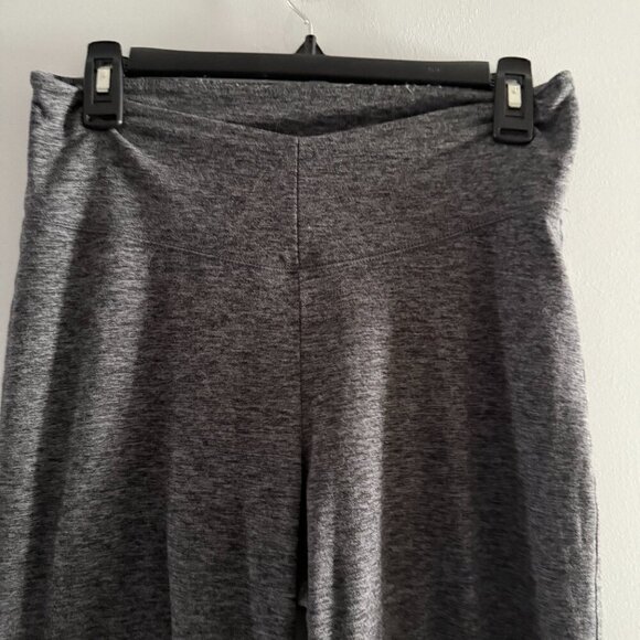 GapFit Brushed Jersey Grey V-rise Bootcut Pant Medium Tall - Picture 3 of 7